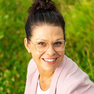 Eveline B.